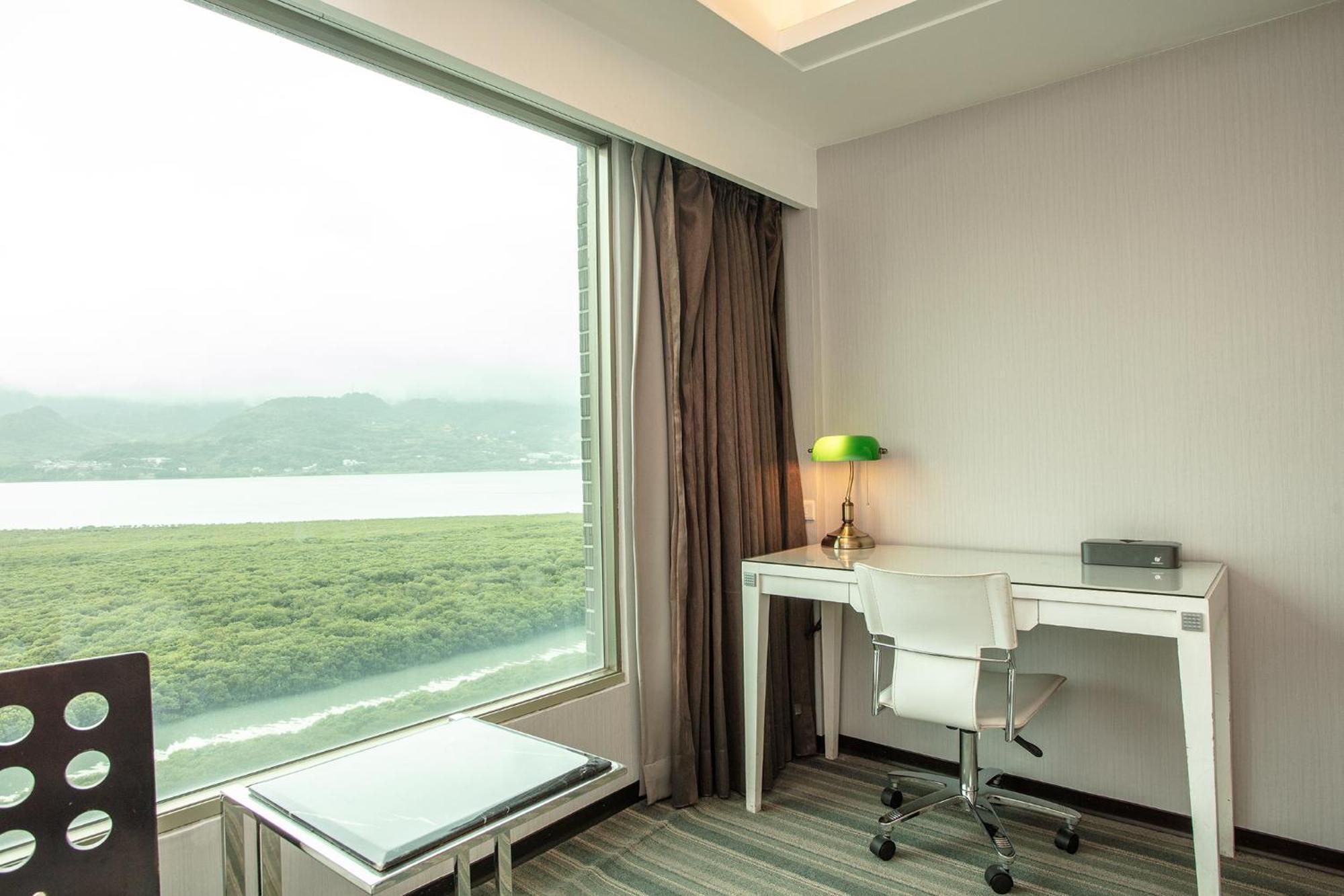 Hotel Cloud Riverside Tamsui Exterior photo